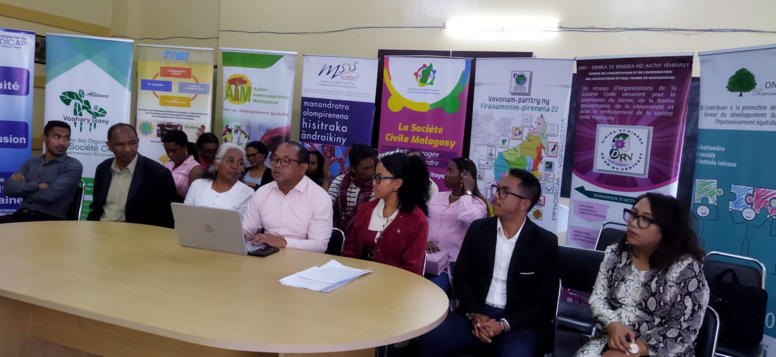 You are currently viewing La société civile ne participera pas au remplacement des membres de laCENI, mais s’engagera dans la conduite et l’amélioration de l’ensemble duprocessus électoral